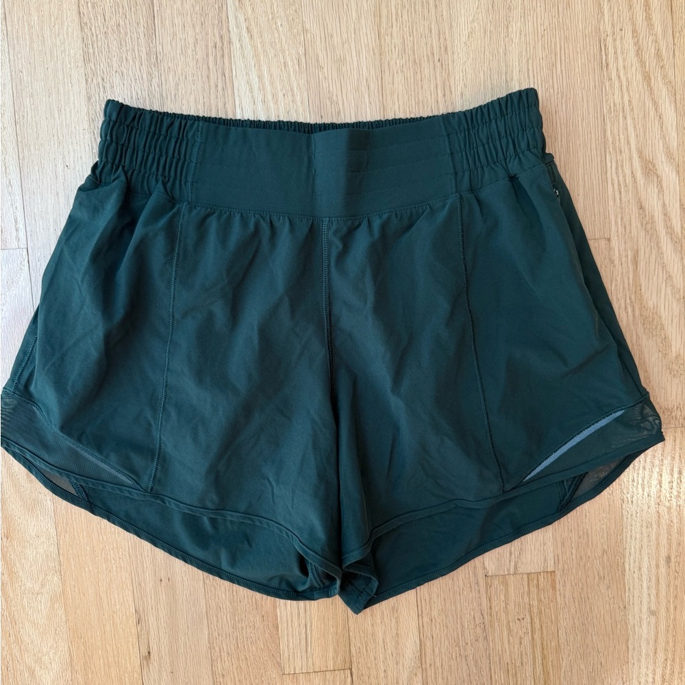 Lululemon Hotty Hot low-rise lined short sz 8 green 4” excellent condition